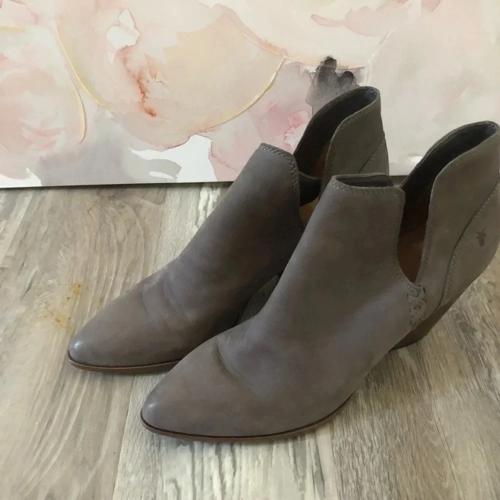 ! Frye WOMEN Reina Cut Out Bootie size 10